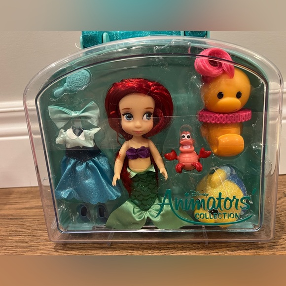 Disney Animators Ariel Mini doll play set - Picture 2 of 3